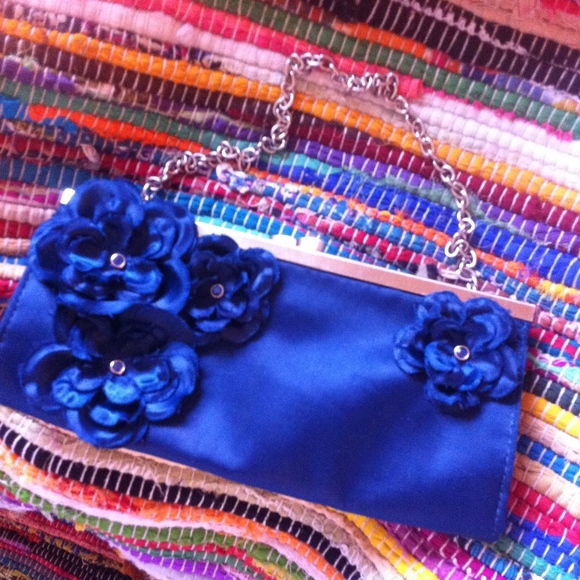 AEO Blue Flower Sequin Satin Clutch w Chain - Picture 1 of 5